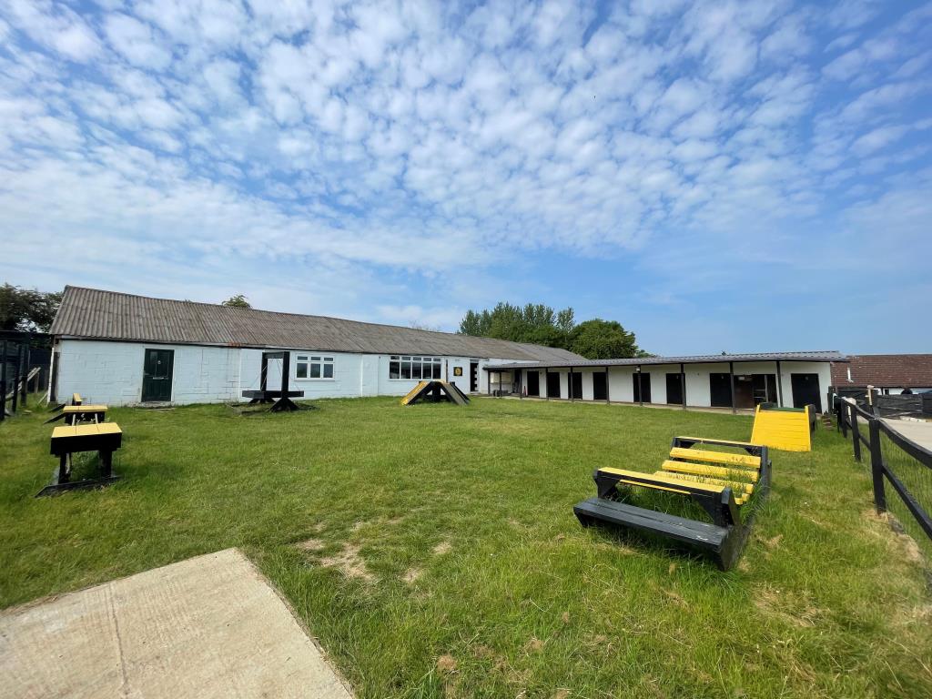 Lot: 121 - FORMER DOG TRAINING CENTRE AND DETACHED BUNGALOW WITH POTENTIAL - 